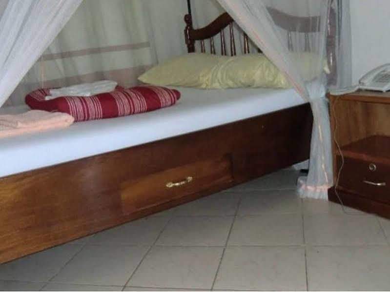 Keba Inn Lyamutundwe Exteriér fotografie