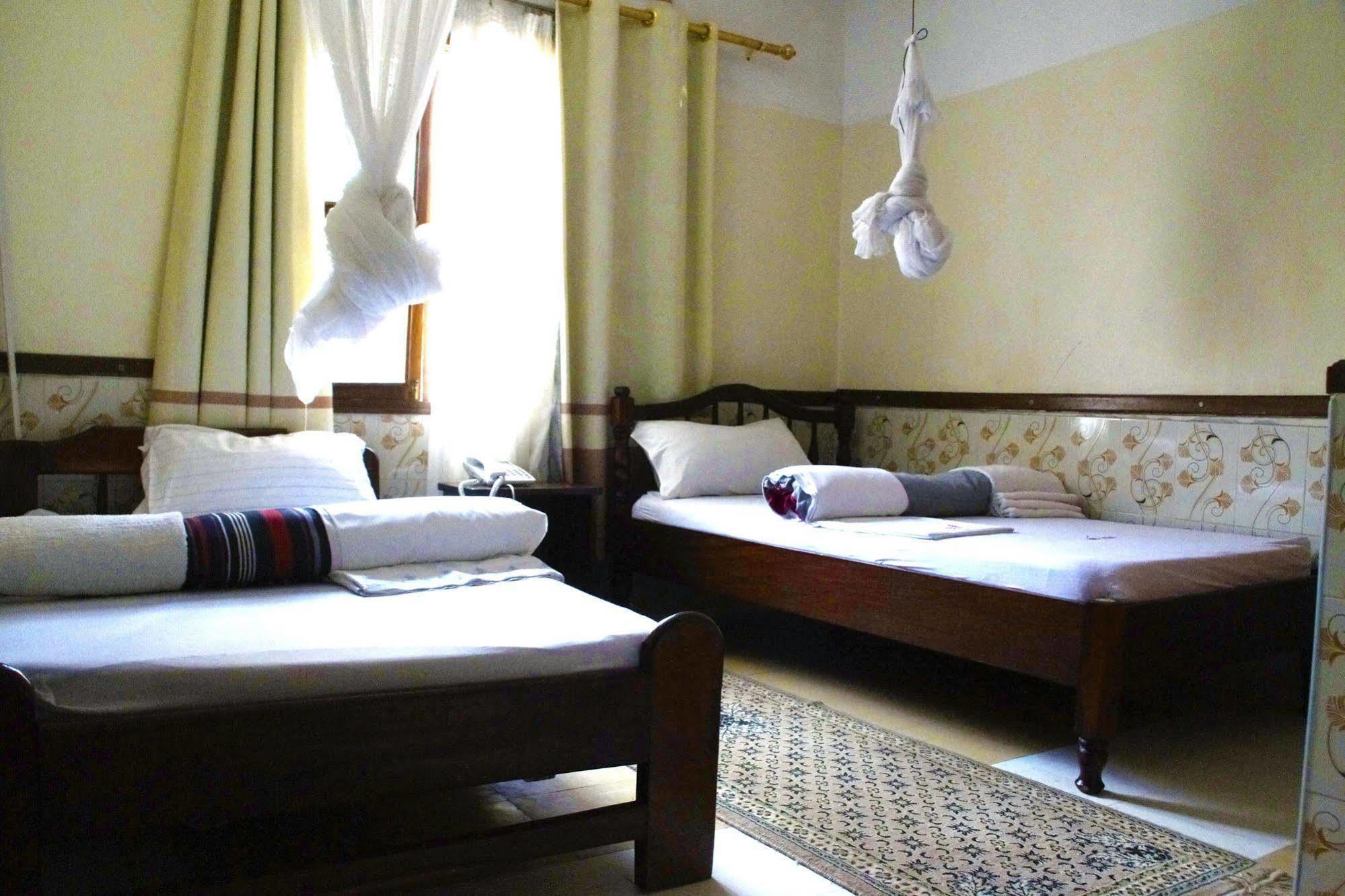 Keba Inn Lyamutundwe Exteriér fotografie