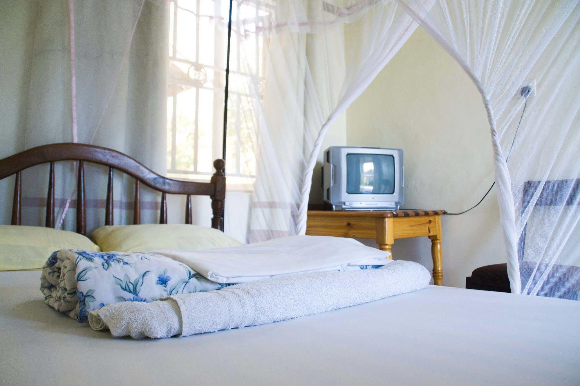 Keba Inn Lyamutundwe Exteriér fotografie